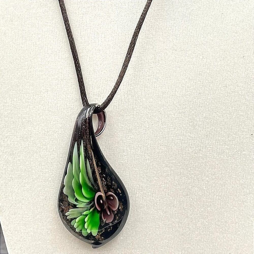 VTG Black Lampwork Botanical Borosilicate Glass Blooming Flower Pendant Necklace